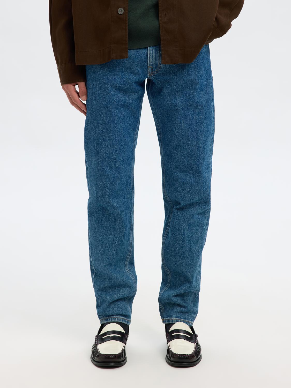 model_shot-front
